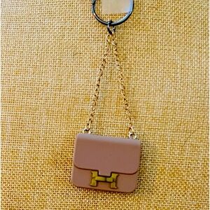 Fashion purse keychain with “H”